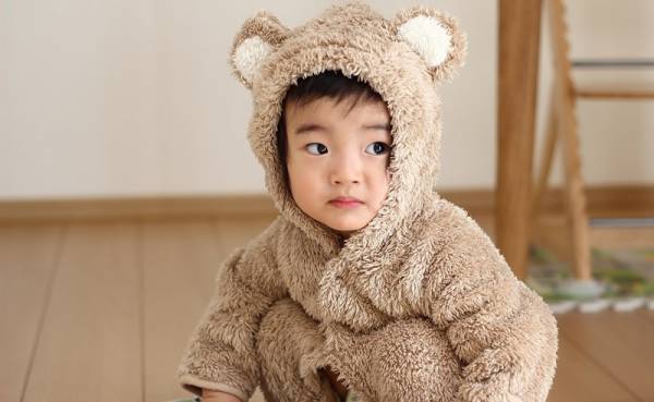 着せすぎてない？冬でも子どもに厚手の服を着せないワケ【3児ママ小児科医のラクになる育児】