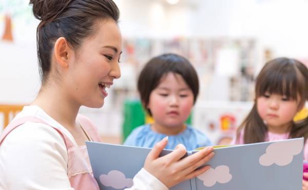 幼稚園の読み聞かせボランティアで社会貢献！家庭でもうれしい変化が…！