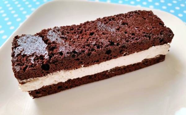 濃厚でおいしい！高コスパ◎！【コンビニ各社】優秀チョコケーキ食べ比べ