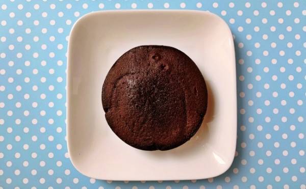 濃厚でおいしい！高コスパ◎！【コンビニ各社】優秀チョコケーキ食べ比べ