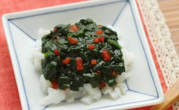 【旬野菜の離乳食】鉄分補給にも◎！栄養満点ほうれん草のおいしいレシピ