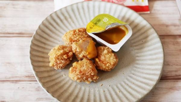 【マクドナルド】話題の「ひとくちタツタ」にソースつけ比べした結果…？