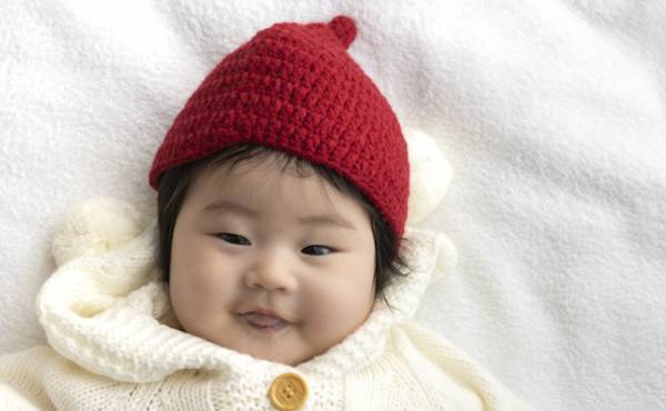 寒くない？部屋は意外と暑い？ 着せすぎに注意！赤ちゃんの冬の服装