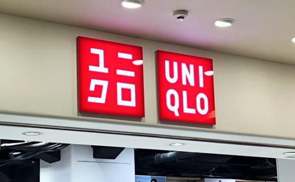 【ユニクロ】今なら1,990円！着回し力＆着映え抜群のシャイニースカート