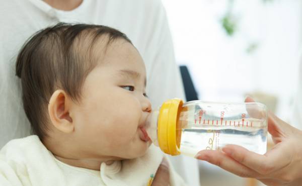 意外と知らない！湯冷ましって？水道水・ミネラルウォーターはいつから？