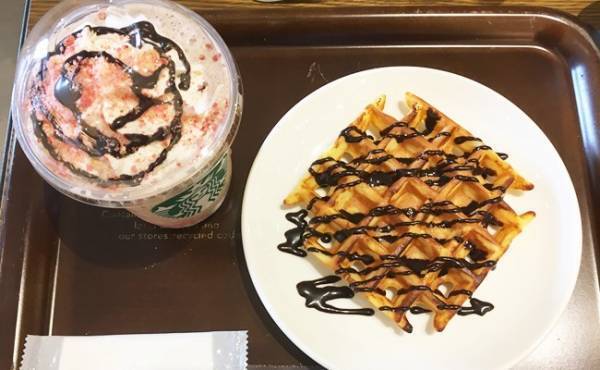 【スタバ新作】話題のカスタマイズ「アポロフラペチーノ」の作り方と裏技