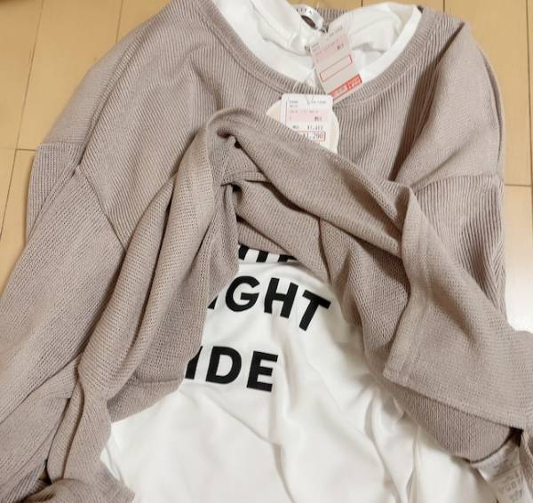 【しまむら】買わなきゃ損！トレンドのシアーニット&ロゴTのセットが1,290円！