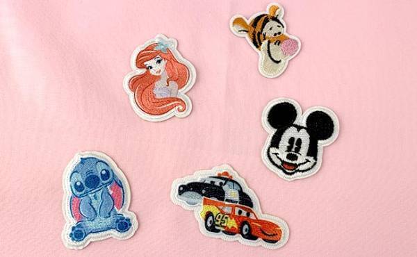 【ダイソー】可愛すぎてハマる人続出！サンリオ＆ディズニーのキャラクターワッペンが超使える件