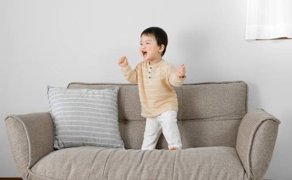 「うっしぇー」とノリノリで歌う息子！初めて覚えた歌は衝撃的な歌だった