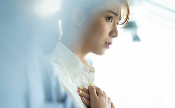 人前で話すのが苦手、初対面だとうまく話せない。なるべく緊張しない方法は？