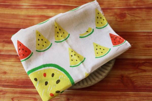 【ダイソー】入手困難な柄も！意外な使い方が話題！ポップな手ぬぐい使い方５選