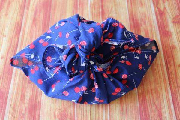 【ダイソー】入手困難な柄も！意外な使い方が話題！ポップな手ぬぐい使い方５選