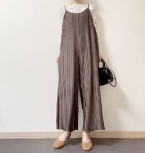 【しまむら】脚長＆着痩せも期待できる！高見えプリーツオールインワンが1,089円！