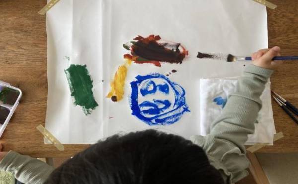 コスパ◎！ダイナミックなお絵描きができる、無印良品のおえかきロール紙