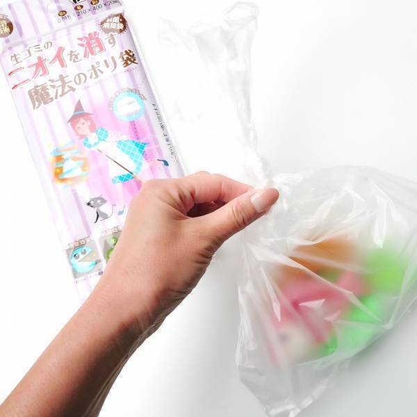 【100均】騙されたと思って使ってみて！魔法の消臭袋で臭いとおさらば