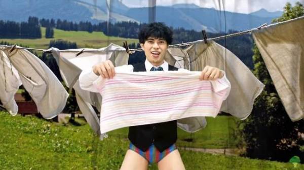 ＜小島よしおの体操教室＞タオルを投げてキャッチ！運動神経を鍛えよう