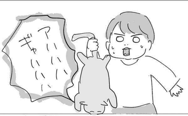 「捕らえとる！！」おもちゃを怖がる息子…→1週間後、驚きの行動に！？