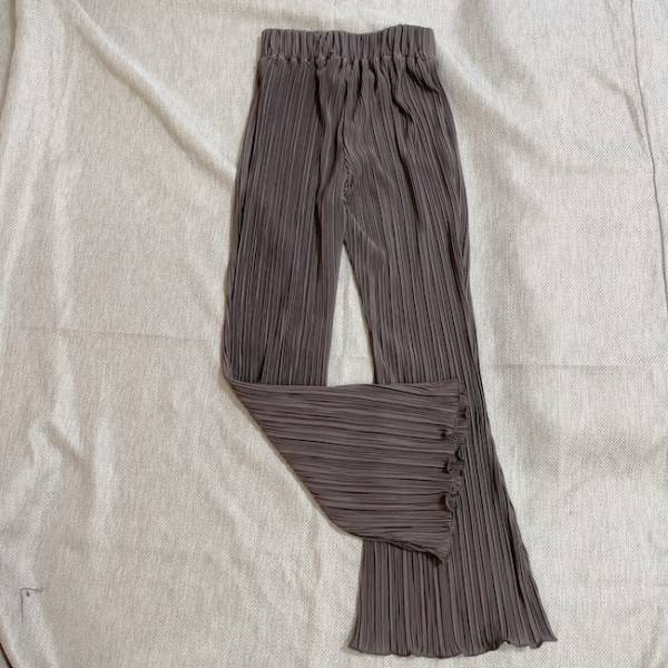 【しまむら】人気すぎて再販！美脚効果アリの優秀ボトム「プリパン」が1,089円！