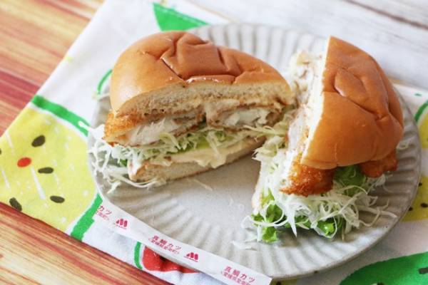 【モスバーガー】売り切れ続出！限定ご当地バーガーがおいしすぎると話題【お得な裏技も】