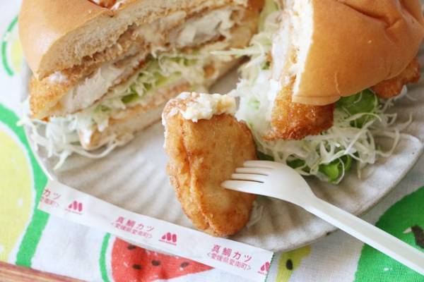 【モスバーガー】売り切れ続出！限定ご当地バーガーがおいしすぎると話題【お得な裏技も】