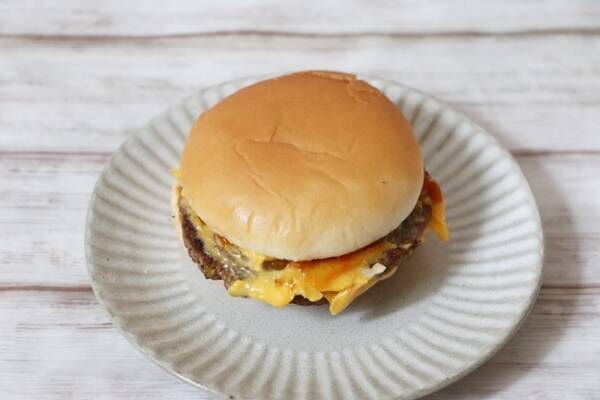 「激ウマダブルチーズバーガー」を実食！