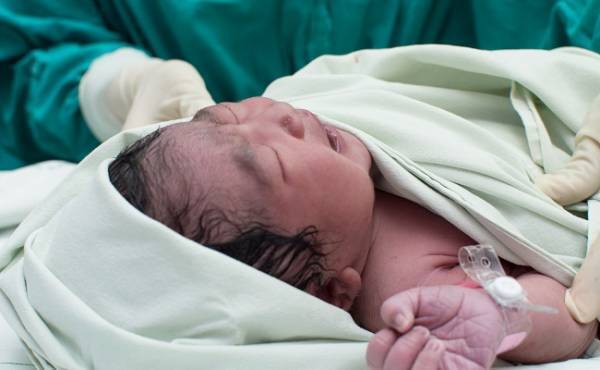 「わぁ！大きい！」すんなり出てこないのも納得！妊娠37週でビッグベビーを出産しました