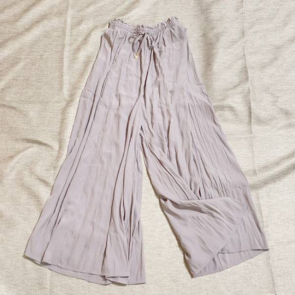 【しまむら】軽くて夏快適！キレイ＆高見えするサテンスカンツが1,500円以下！