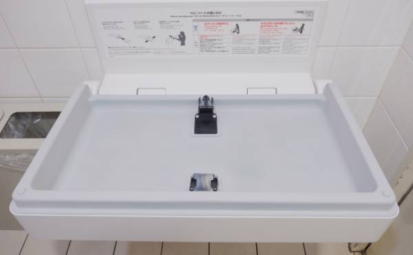 「油断一秒・怪我一生」医師から重い言葉。目を離した一瞬で娘がおむつ台から転落し…