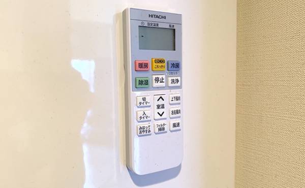 【ダイソー】ついに出た！浮かせる収納で爆売れ「魔法のテープ」100均バージョンの実力は？