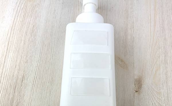 【ダイソー】ついに出た！浮かせる収納で爆売れ「魔法のテープ」100均バージョンの実力は？