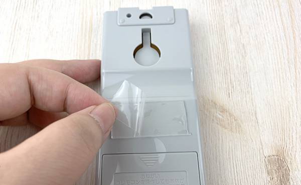 【ダイソー】ついに出た！浮かせる収納で爆売れ「魔法のテープ」100均バージョンの実力は？