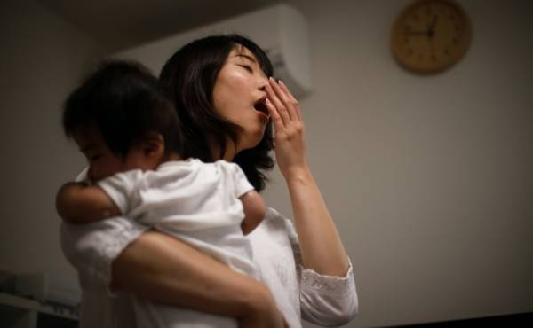 泣き続けて眠らない息子にぐったり…「イライラしてごめんね」翌朝、原因が判明し反省