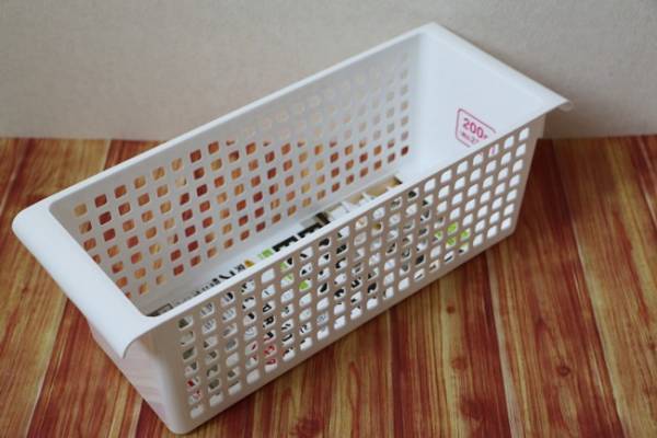 【ダイソー】すき間収納に大活躍！つっぱり棒にかけるだけの簡単収納グッズ