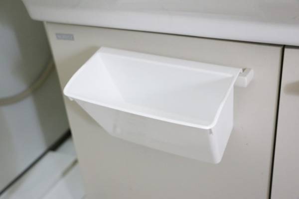 【ダイソー】すき間収納に大活躍！つっぱり棒にかけるだけの簡単収納グッズ