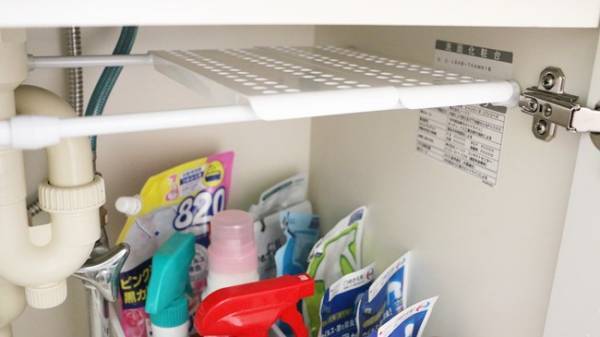 【ダイソー】すき間収納に大活躍！つっぱり棒にかけるだけの簡単収納グッズ