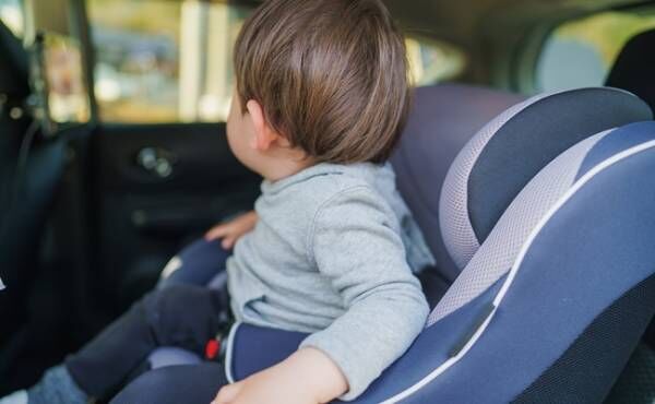 「運転中に息子が…」高速道路でパニックに！チャイルドシートに座っていたはずが…