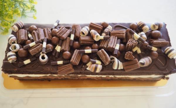 【コストコ】今しか買えない！毎年人気の超絶品「タキシードケーキ」今年は絶対買い！