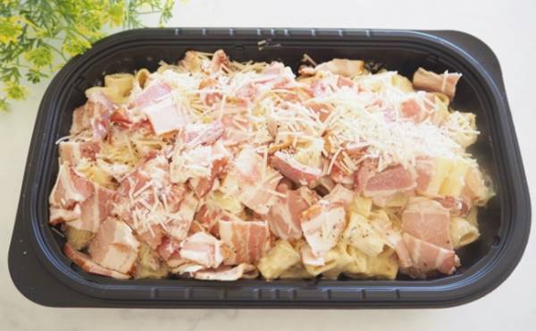 【コストコ】新作デリカはリピ買い確定！たっぷり大容量の注目「リガトーニカルボナーラ」とは？