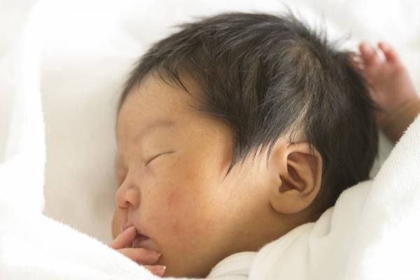 「まずお礼だろ！」産後に父から怒りの電話が。孫に会えないジレンマが生んだトラブル＜孤育て取材＞