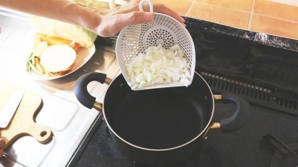 【ニトリ】考えた人に拍手したい…！料理に使う「チリトリ」が便利すぎる件