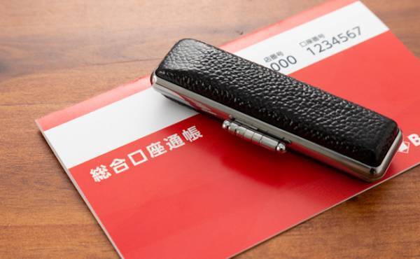 子どもが生まれたら「子ども名義の口座」は作るべき？専門家が解説！