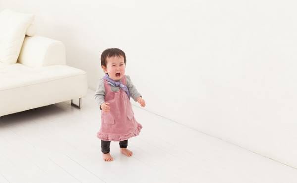 「バキバキッ」まさか骨折！？娘が挟んだ指を無理やり引き抜いてしまい…