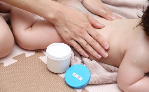 赤ちゃんに多いあせも。予防方法とできたときの対処法【医師解説】