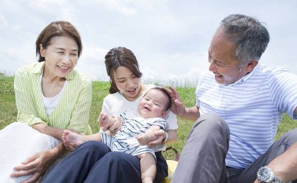 かわいすぎて孫フィーバー！「孫と祖父母の関係性」調査結果は！？