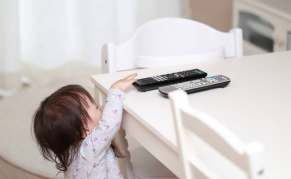 育児がラクになるコツ！赤ちゃんがいたずらをやめないときの対処法