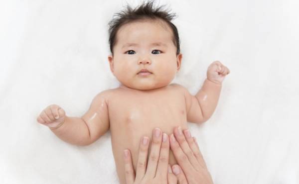 生まれてすぐからのケアで将来がラクに！？赤ちゃんのスキンケアのポイントを解説