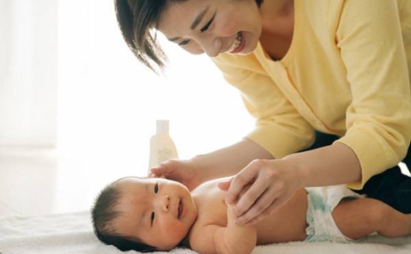 生まれてすぐからのケアで将来がラクに！？赤ちゃんのスキンケアのポイントを解説