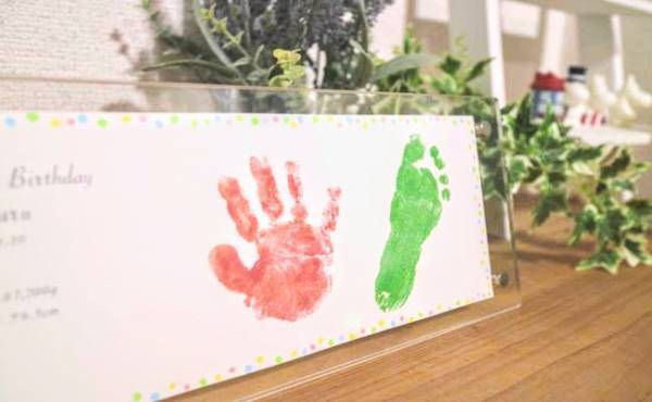 「赤ちゃんの手形・足形を残しておいてよかった〜！」その理由は…【体験談】