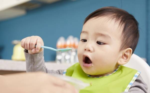 離乳食は作らなくていい！？小児科医が紹介する「省エネ育児」【離乳食／前編】