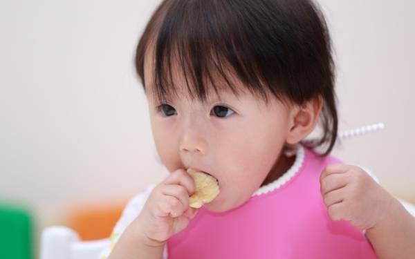 離乳食は作らなくていい！？小児科医が紹介する「省エネ育児」【離乳食／前編】